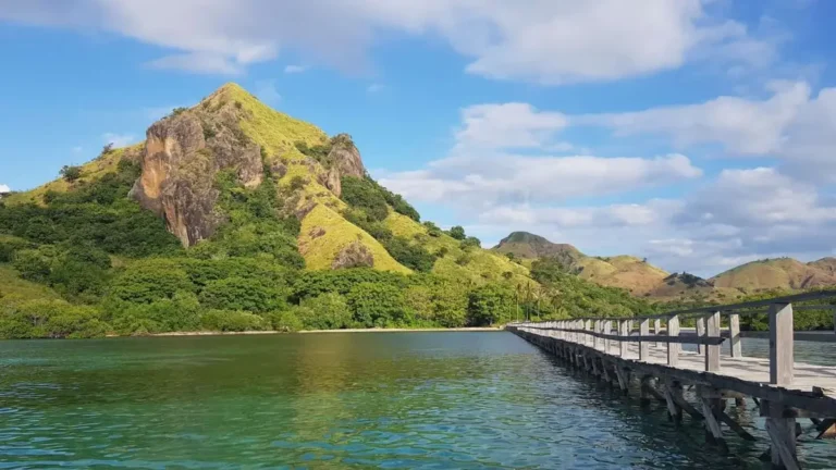 Manjarite Labuan Bajo: A Peaceful Stop for Snorkeling and Sea Views