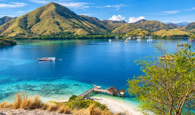 Kelor Island Labuan Bajo: A Peaceful Tropical Escape